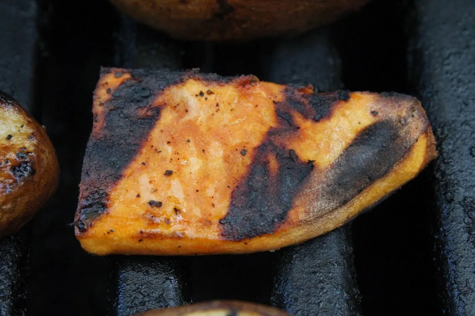 how to cook baked potatoes on a gas grill