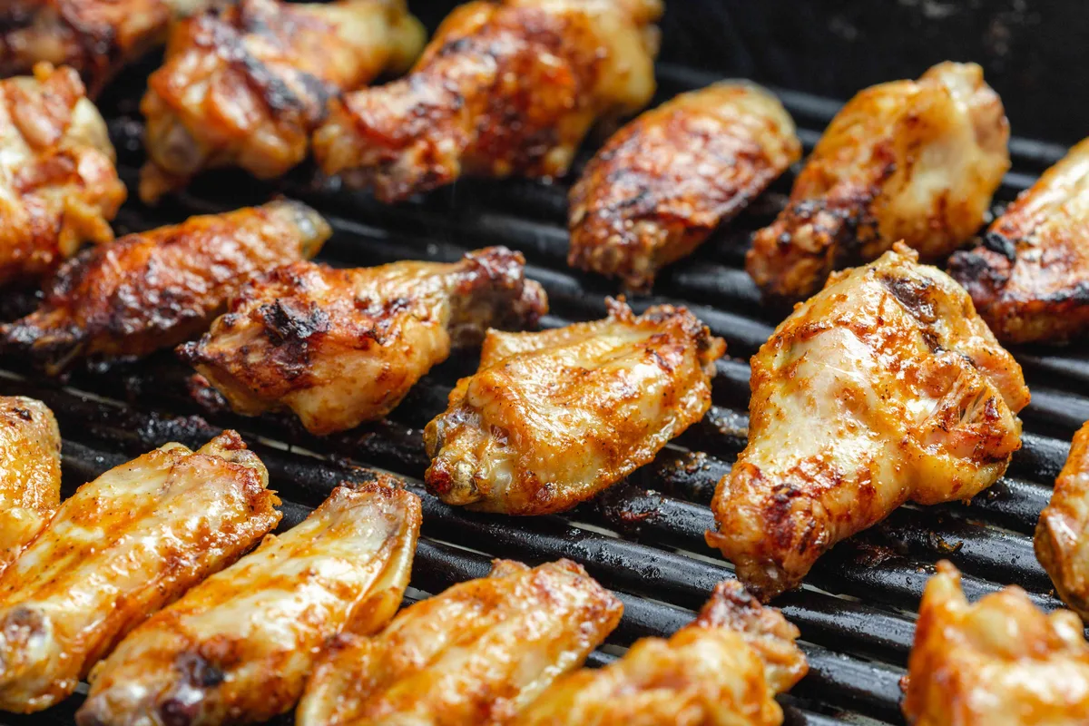 How to Smoke Chicken Wings on a Gas Grill for Juicy Results